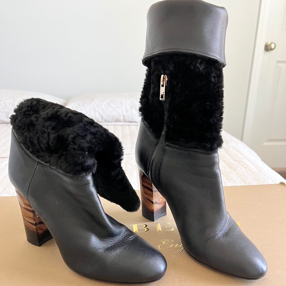 Burberry leather boots with fur